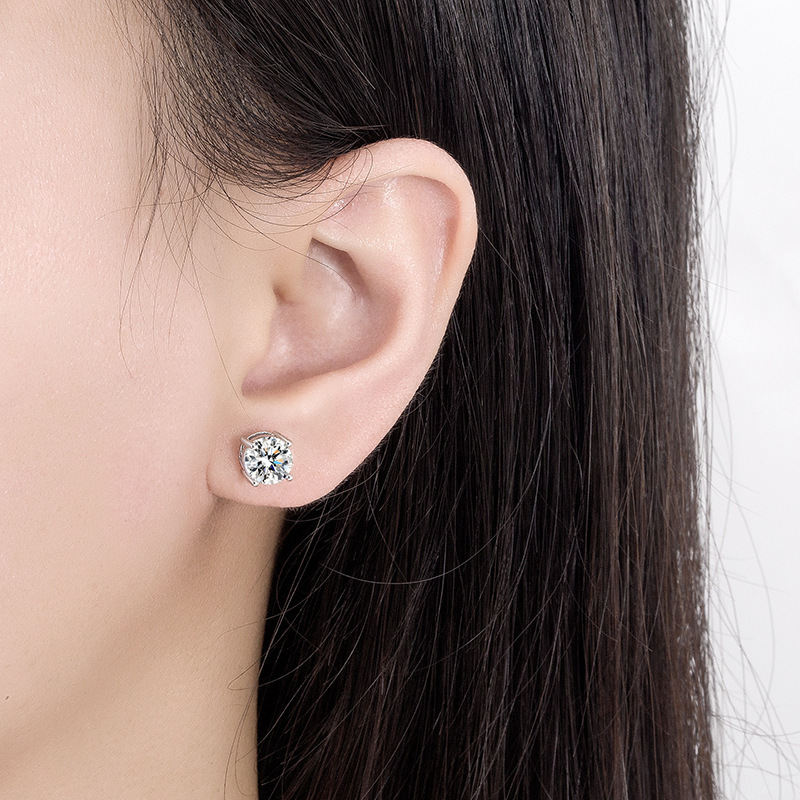 Hot SellingFashion Four-Prong  - Diamond Stud Earrings ulasan dan harga