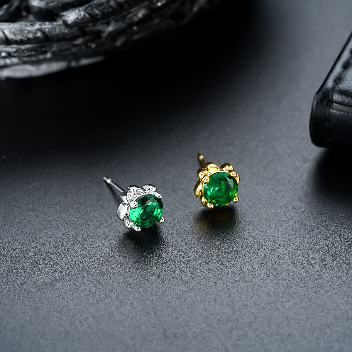 One pair, four-claw green diam - Diamond Stud Earrings ulasan dan harga